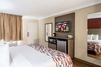 Superior Room, 1 King Bed, Accessible, Non Smoking (Roll-In Shower)