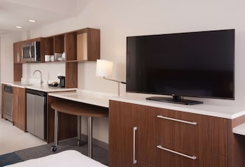 Studio Suite, 1 King Bed, Non Smoking