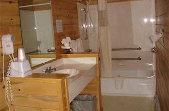 Colorado Room, 2 Queen Beds, Ground Floor