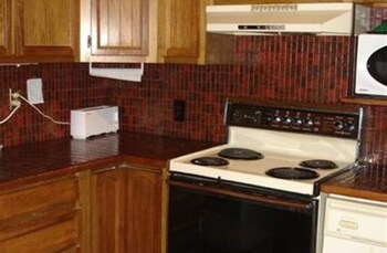 The Suite, One Bedroom Suite with Multiple Beds and Full Kitchen, Second Floor