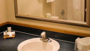Room, 2 Queen Beds, Non Smoking, Refrigerator (2 Star)