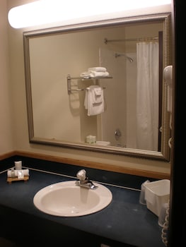 Room, 2 Queen Beds, Non Smoking, Refrigerator (2 Star)