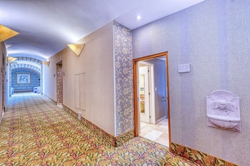 Standard Room, 1 King Bed (Top Floor)