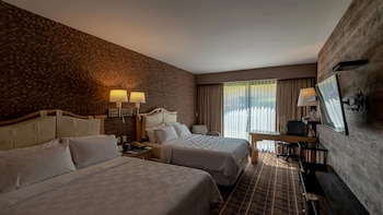 Standard Room, 1 King Bed (Top Floor)