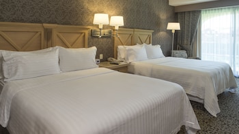 Standard Room, 2 Queen Beds, Garden View