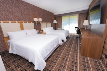 Standard Room, 2 Queen Beds, Garden View