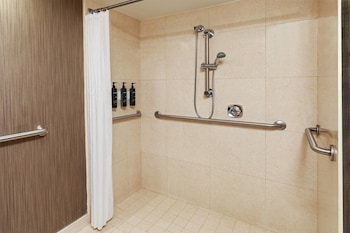 Room, 1 Queen Bed, Accessible, Non Smoking (Hearing/Mobility, Roll-in Shwr)