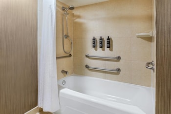 Room, 1 Queen Bed, Accessible, Non Smoking (Mobility/Hearing, Tub w/Grab Bars)