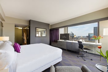 Classic Room, 1 King Bed, Accessible, River View (Private Access)