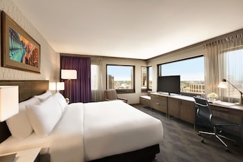 Classic Room, 1 King Bed (Walk-In Shower)