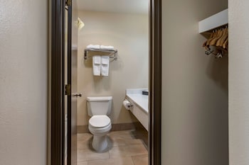 Standard Room, 1 King Bed, Non Smoking, Balcony (2nd Floor)