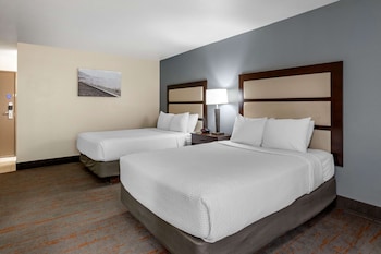 Standard Room, Multiple Beds, Non Smoking, Patio (1st Floor)