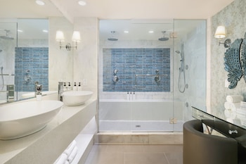 Suite, 1 King Bed (Living Area, Powder Room)