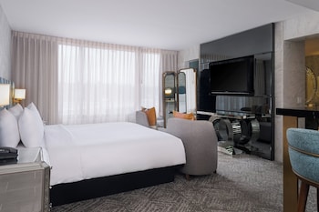 Suite, 1 King Bed (Living Area, Powder Room)