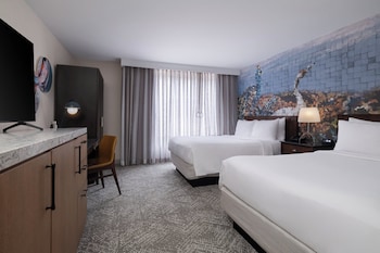 Room, 2 Double Beds, Transfer Shower (Communications, Mobility Accessible)