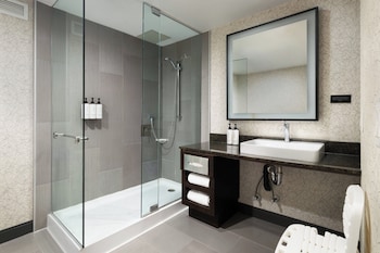 Room, 2 Double Beds, Transfer Shower (Communications, Mobility Accessible)