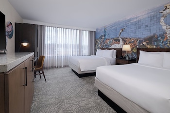 Room, 2 Double Beds, Roll-in Shower (Communications, Mobility Accessible)