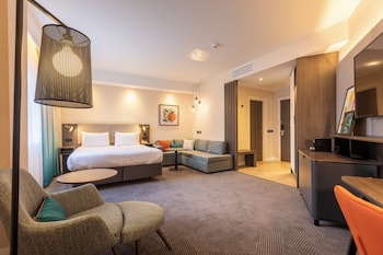 Premium Room, 1 Queen Bed with Sofa bed (Double Sofabed)
