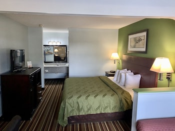 Suite, 1 King Bed, Smoking