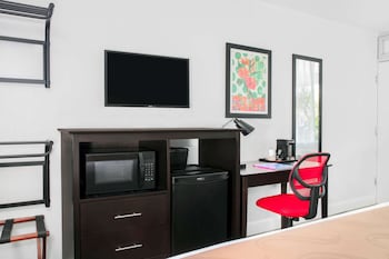 Room, 1 King Bed, Accessible, Non Smoking (Upgrade, Roll-In Shower)