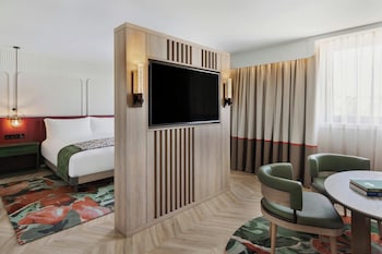 Junior Suite, 1 King Bed