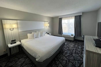 Deluxe Room, 1 King Bed, Non Smoking (Third Floor, Interior Corridor)