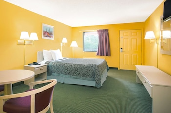 Standard Room, 1 Queen Bed, Smoking