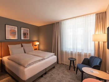 Standard Room, 1 Queen Bed