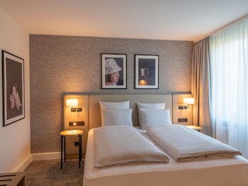 Junior Suite, 1 King Bed with Sofa bed