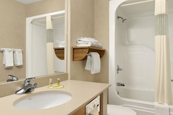 Standard Room, 1 Queen Bed