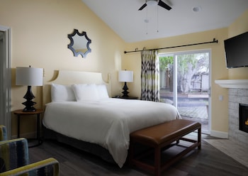 Room, 1 King Bed, Fireplace (Lodge)