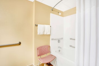 Standard Room, 1 King Bed, Accessible, Non Smoking