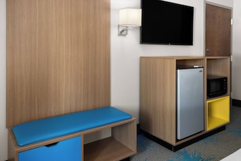 Standard Room, 1 King Bed