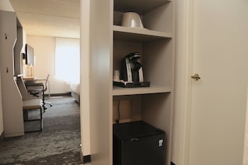 Standard Room, 1 Queen Bed, Accessible (Communication, Transfer Shower)