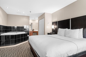 Suite, 1 King Bed, Non Smoking, Kitchenette
