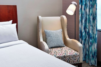 Premium Room, 1 King Bed, Poolside