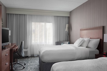 Room, 2 Double Beds, Hearing Accessible (Roll-in Shower)