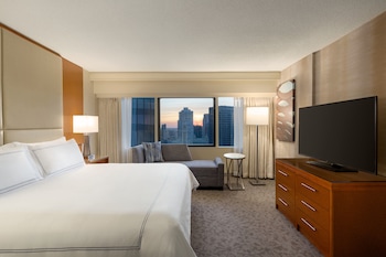 Executive Suite, 1 King Bed, City View