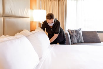 Swiss Pinnacle, Room, 1 King Bed, Non Smoking, City View