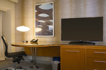 Swiss Pinnacle, Room, 1 King Bed, Non Smoking, Lake View