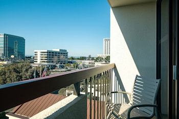 Deluxe Room, 1 King Bed with Sofa bed, Corner (Balcony)