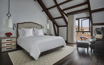 Grand Room, 1 King Bed