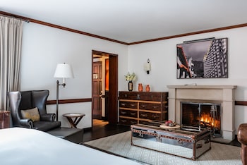 Grand Room, 1 King Bed (Fireplace)