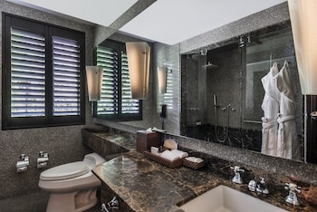 One-Bedroom Suite with Balcony