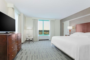 Suite, 1 King Bed, Non Smoking, Corner