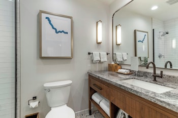 Premier Room, 1 King Bed, River View
