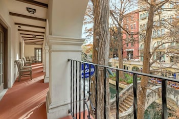 Room, 1 King Bed, River View (Ambassador)