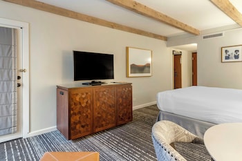 Deluxe Room, 1 King Bed