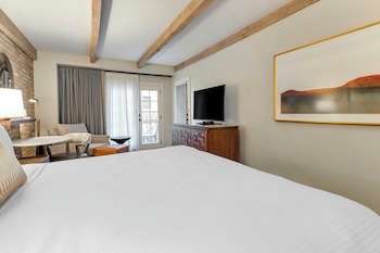 Deluxe Room, 1 King Bed