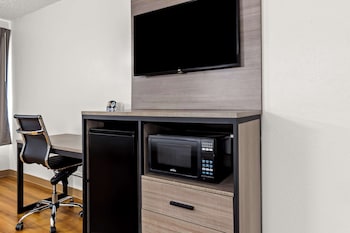 Room, 1 Queen Bed (Pet Friendly)